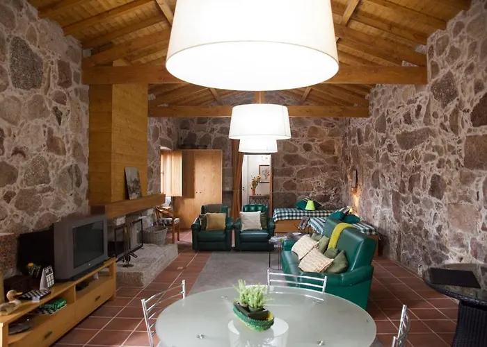 Quinta Do Cerqueiral Feriehus *